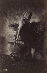 Paysanne portant un panier et du foin