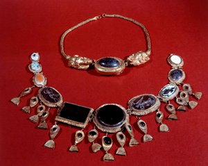 Art persan : deux colliers en or, période Parthe, 3ème siècle après J.-C.