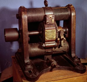 Machine dynamo-électrique de type Gram produisant du courant continu, réalisée en 1877 par les usines Sautter et Lemonnier. 1877